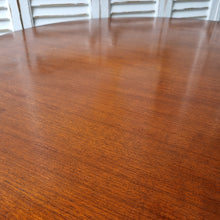 Load image into Gallery viewer, VINTAGE ROUND PARKER FURNITURE DINING TABLE