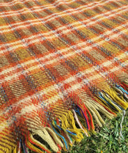 Load image into Gallery viewer, VINTAGE WOOL BLEND THROW RUG BLANKET