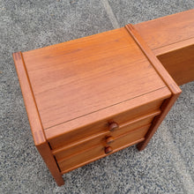 Load image into Gallery viewer, VINTAGE SUMNA FURNITURE BEDSIDE DRAWERS & QUEEN SIZE HEADBOARD