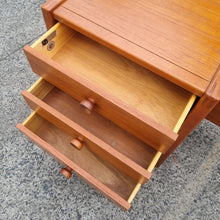 Load image into Gallery viewer, VINTAGE SUMNA FURNITURE BEDSIDE DRAWERS & QUEEN SIZE HEADBOARD