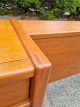 Load image into Gallery viewer, VINTAGE SUMNA FURNITURE BEDSIDE DRAWERS & QUEEN SIZE HEADBOARD