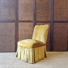 Load image into Gallery viewer, VINTAGE MID CENTURY VELOUR BOUDOIR BEDROOM CHAIR