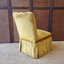 Load image into Gallery viewer, VINTAGE MID CENTURY VELOUR BOUDOIR BEDROOM CHAIR
