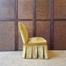 Load image into Gallery viewer, VINTAGE MID CENTURY VELOUR BOUDOIR BEDROOM CHAIR