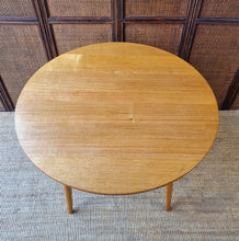 Load image into Gallery viewer, VINTAGE ROUND DINING TABLE BY MELCHAIR