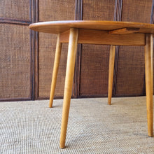 Load image into Gallery viewer, VINTAGE ROUND DINING TABLE BY MELCHAIR
