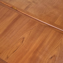 Load image into Gallery viewer, VINTAGE MID CENTURY EXTENSION DINING TABLE