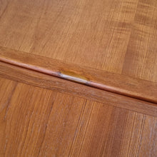 Load image into Gallery viewer, VINTAGE MID CENTURY EXTENSION DINING TABLE