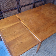 Load image into Gallery viewer, VINTAGE MID CENTURY EXTENSION DINING TABLE