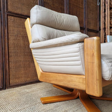 Load image into Gallery viewer, VINTAGE MODULE SWIVEL LEATHER ARMCHAIR