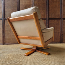Load image into Gallery viewer, VINTAGE MODULE SWIVEL LEATHER ARMCHAIR