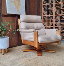 Load image into Gallery viewer, VINTAGE MODULE SWIVEL LEATHER ARMCHAIR