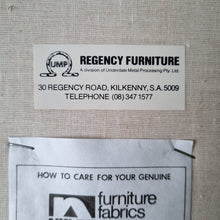 Load image into Gallery viewer, VINTAGE 5 PIECE DINING / KITCHEN SETTING