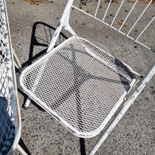 Load image into Gallery viewer, VINTAGE MID CENTURY 4 PIECE FOLDING OUTDOOR PATIO SETTING