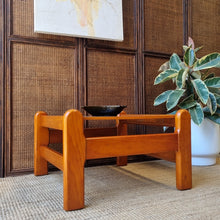 Load image into Gallery viewer, VINTAGE COFFEE/LAMP/SIDE TABLE