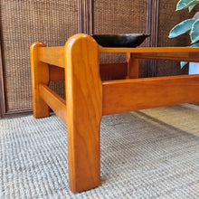 Load image into Gallery viewer, VINTAGE COFFEE/LAMP/SIDE TABLE