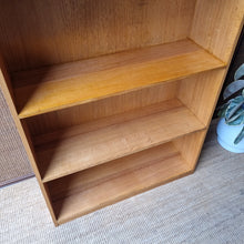 Load image into Gallery viewer, VINTAGE SOLID HARDWOOD BOOKCASE