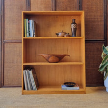 Load image into Gallery viewer, VINTAGE SOLID HARDWOOD BOOKCASE