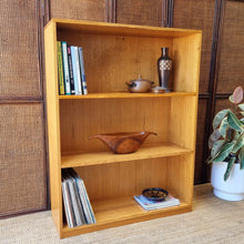 Load image into Gallery viewer, VINTAGE SOLID HARDWOOD BOOKCASE