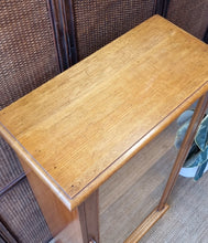 Load image into Gallery viewer, VINTAGE SOLID HARDWOOD DISPLAY CABINET