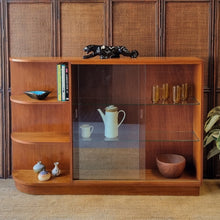 Load image into Gallery viewer, VINTAGE BOOKCASE / DISPLAY CABINET