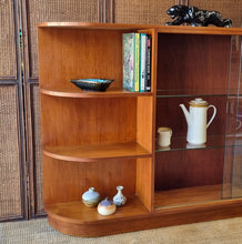 Load image into Gallery viewer, VINTAGE BOOKCASE / DISPLAY CABINET