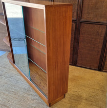 Load image into Gallery viewer, VINTAGE BOOKCASE / DISPLAY CABINET
