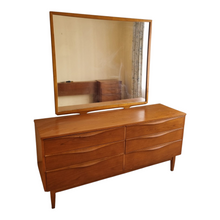 Load image into Gallery viewer, VINTAGE RELIANCE FURNITURE DRESSER DRAWERS WITH DETACHABLE MIRROR