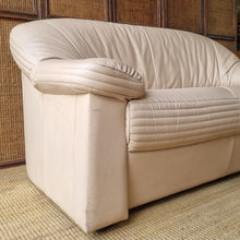 Load image into Gallery viewer, VINTAGE LEATHER 2 SEATER SOFA