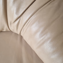 Load image into Gallery viewer, VINTAGE LEATHER 2 SEATER SOFA