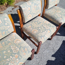 Load image into Gallery viewer, SET OF 8 VINTAGE DINING CHAIRS