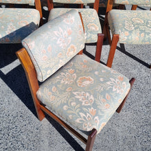 Load image into Gallery viewer, SET OF 8 VINTAGE DINING CHAIRS