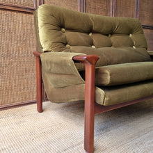 Load image into Gallery viewer, VINTAGE TESSA T1 GREEN VELOUR SOFA