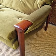 Load image into Gallery viewer, VINTAGE TESSA T1 GREEN VELOUR SOFA