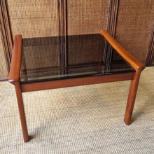 Load image into Gallery viewer, VINTAGE TESSA CT136 SIDE/LAMP TABLE