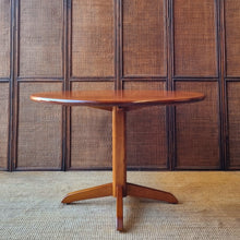 Load image into Gallery viewer, SOLID HARDWOOD ROUND DINING TABLE