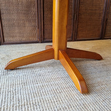 Load image into Gallery viewer, SOLID HARDWOOD ROUND DINING TABLE