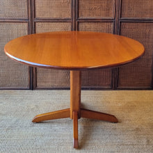 Load image into Gallery viewer, SOLID HARDWOOD ROUND DINING TABLE