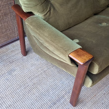 Load image into Gallery viewer, VINTAGE TESSA T1 GREEN VELOUR SOFA