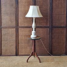 Load image into Gallery viewer, VINTAGE ALABASTER TABLE LAMP