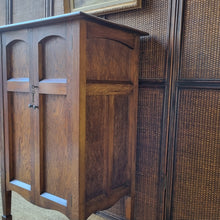 Load image into Gallery viewer, ANTIQUE OAK RECORDS CABINET
