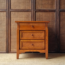 Load image into Gallery viewer, SOLID OAK BEDSIDE DRAWERS NIGHTSTAND. ONE ONLY.