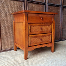 Load image into Gallery viewer, SOLID OAK BEDSIDE DRAWERS NIGHTSTAND. ONE ONLY.
