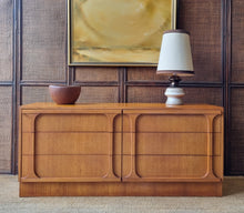 Load image into Gallery viewer, VINTAGE RELIANCE FURNITURE DRESSER DRAWERS WITH DETACHABLE MIRROR