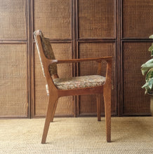 Load image into Gallery viewer, VINTAGE MID CENTURY ARMCHAIR