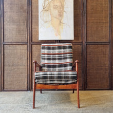 Load image into Gallery viewer, VINTAGE MID CENTURY ARMCHAIR