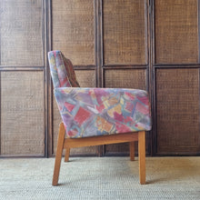 Load image into Gallery viewer, VINTAGE ARMCHAIR