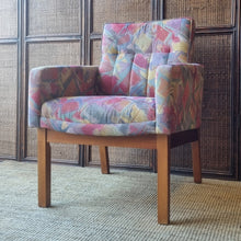 Load image into Gallery viewer, VINTAGE ARMCHAIR