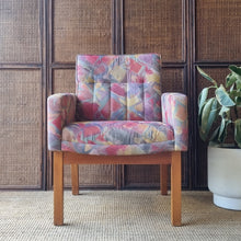 Load image into Gallery viewer, VINTAGE ARMCHAIR
