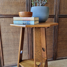 Load image into Gallery viewer, VINTAGE ARTS & CRAFTS SOLID OAK SIDE TABLE